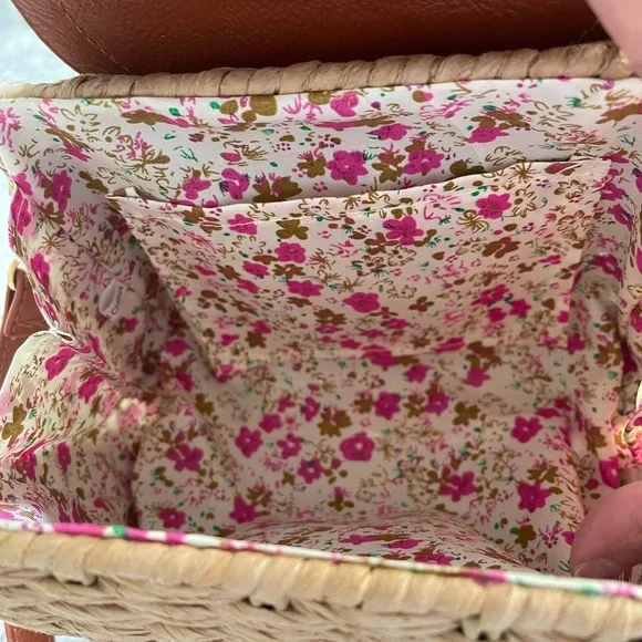 New without tag raffia crossbody bag
W 11’ H 8’ - Picture 5 of 5